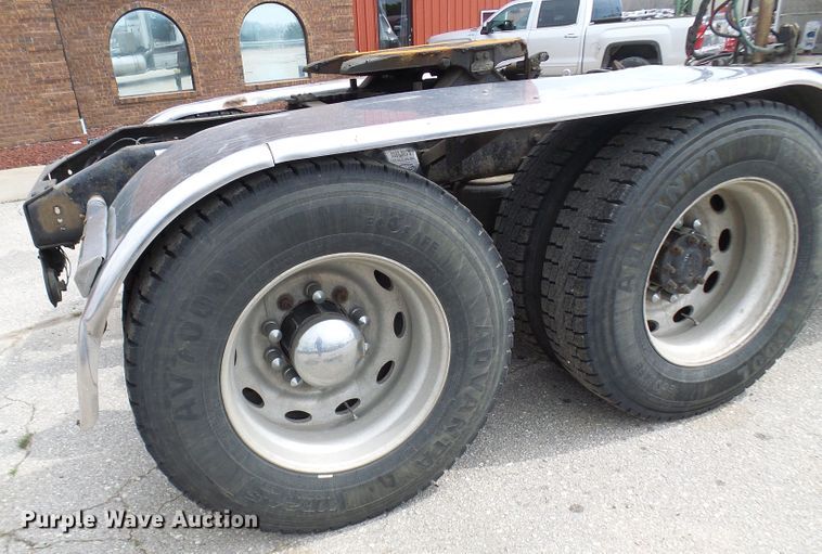 image for item DL0949 2007 Peterbilt 386  semi truck