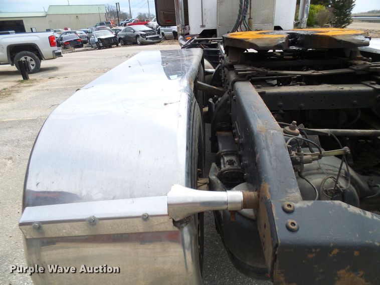 image for item DL0949 2007 Peterbilt 386  semi truck