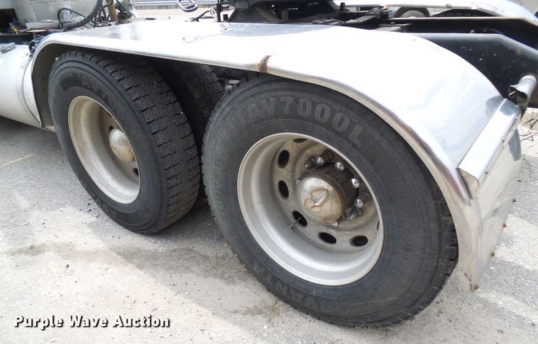 image for item DL0949 2007 Peterbilt 386  semi truck