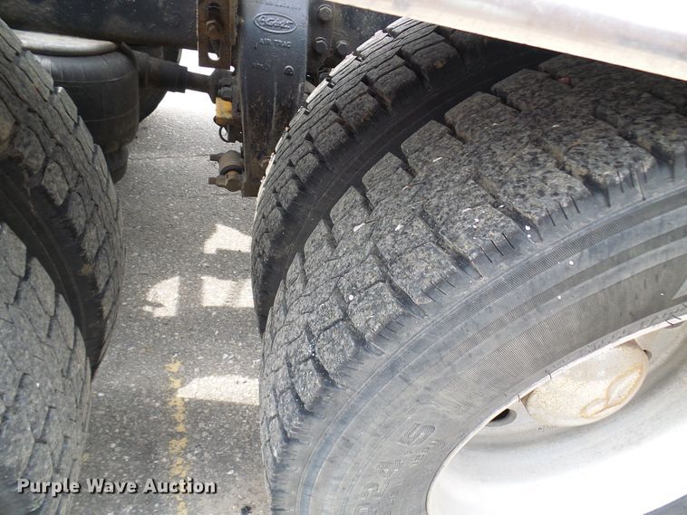 image for item DL0949 2007 Peterbilt 386  semi truck