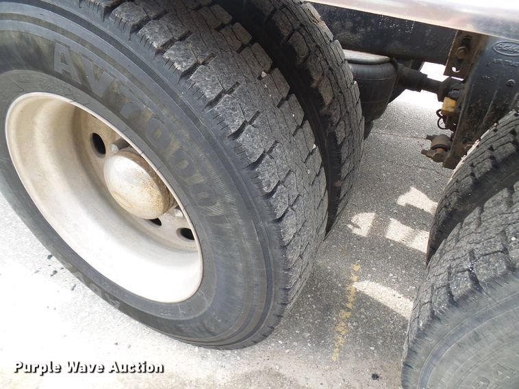 image for item DL0949 2007 Peterbilt 386  semi truck