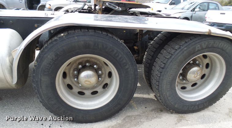 image for item DL0949 2007 Peterbilt 386  semi truck