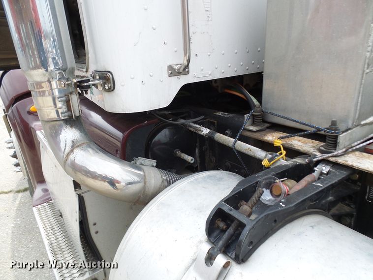 image for item DL0949 2007 Peterbilt 386  semi truck