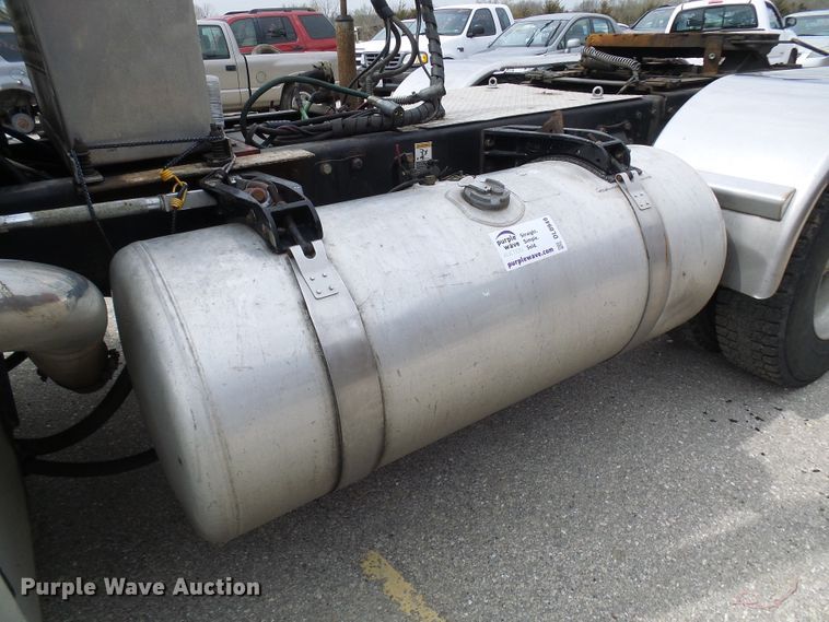 image for item DL0949 2007 Peterbilt 386  semi truck