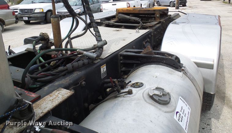 image for item DL0949 2007 Peterbilt 386  semi truck