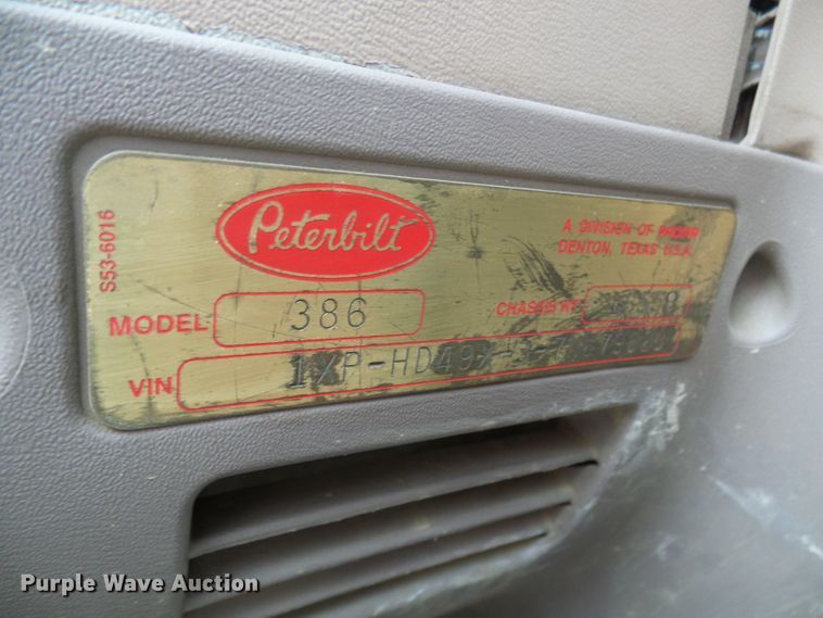 image for item DL0949 2007 Peterbilt 386  semi truck