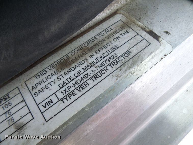 image for item DL0949 2007 Peterbilt 386  semi truck