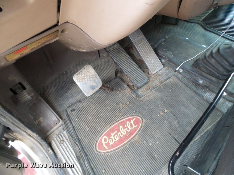 image for item DL0949 2007 Peterbilt 386  semi truck