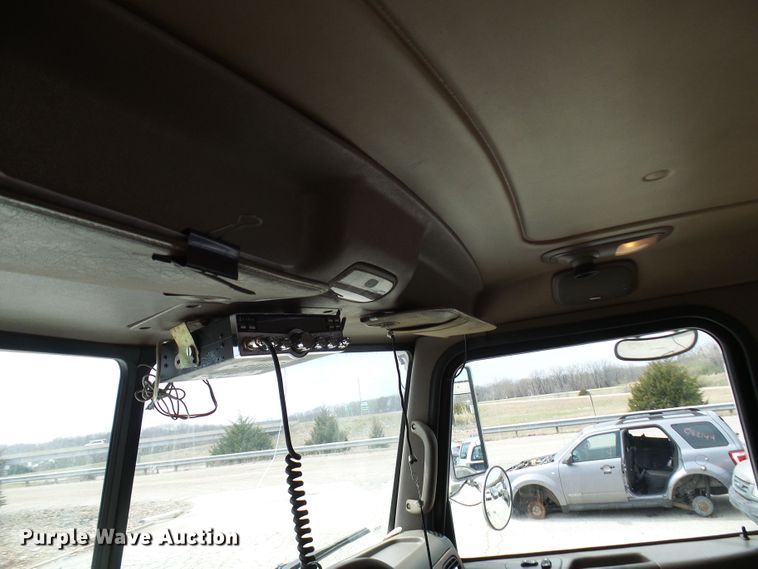 image for item DL0949 2007 Peterbilt 386  semi truck