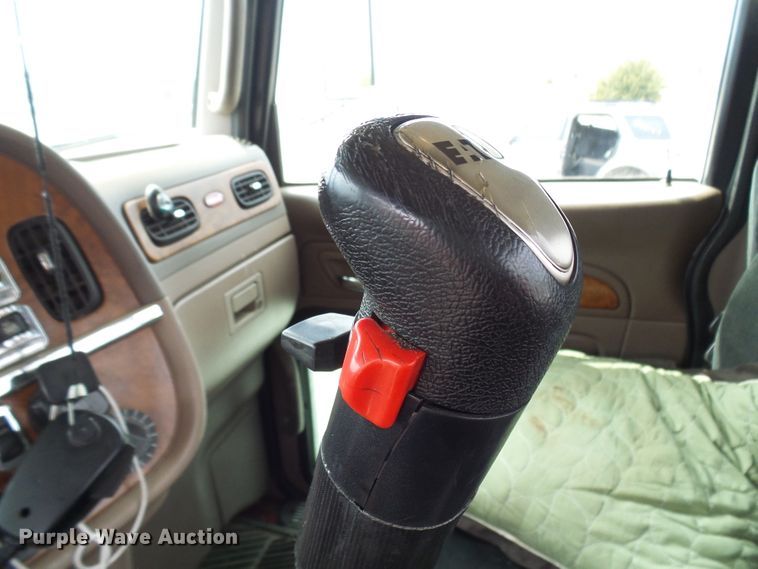 image for item DL0949 2007 Peterbilt 386  semi truck