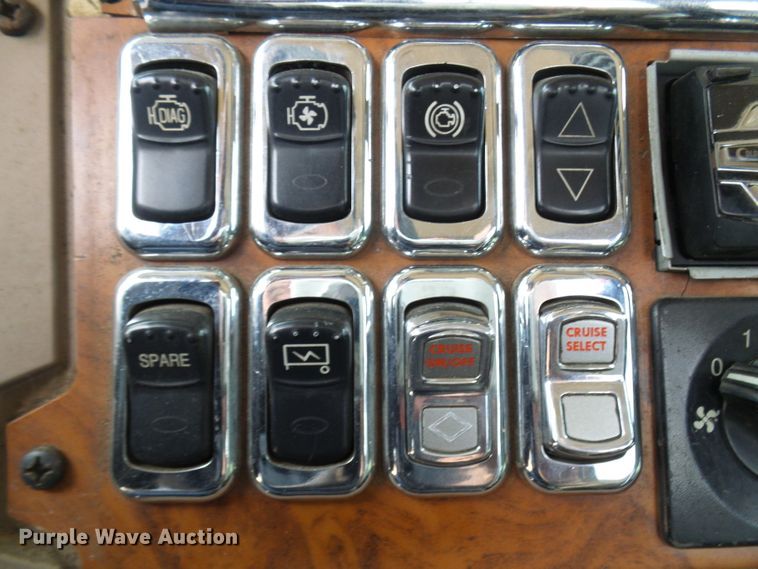 image for item DL0949 2007 Peterbilt 386  semi truck