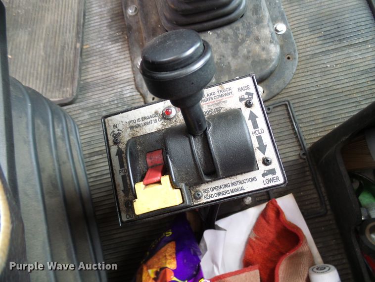 image for item DL0949 2007 Peterbilt 386  semi truck