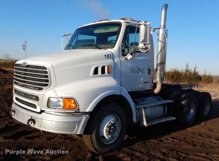 image for item DL2647 2005 Sterling AT9500  truck tractor