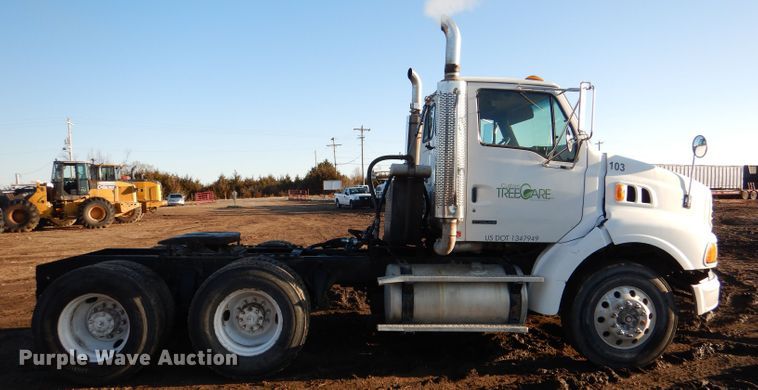 image for item DL2647 2005 Sterling AT9500  truck tractor