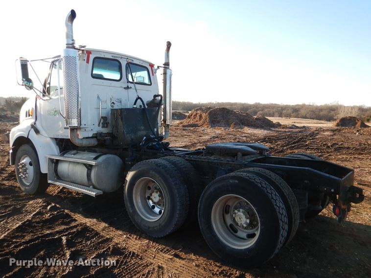 image for item DL2647 2005 Sterling AT9500  truck tractor