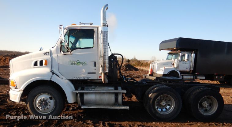 image for item DL2647 2005 Sterling AT9500  truck tractor