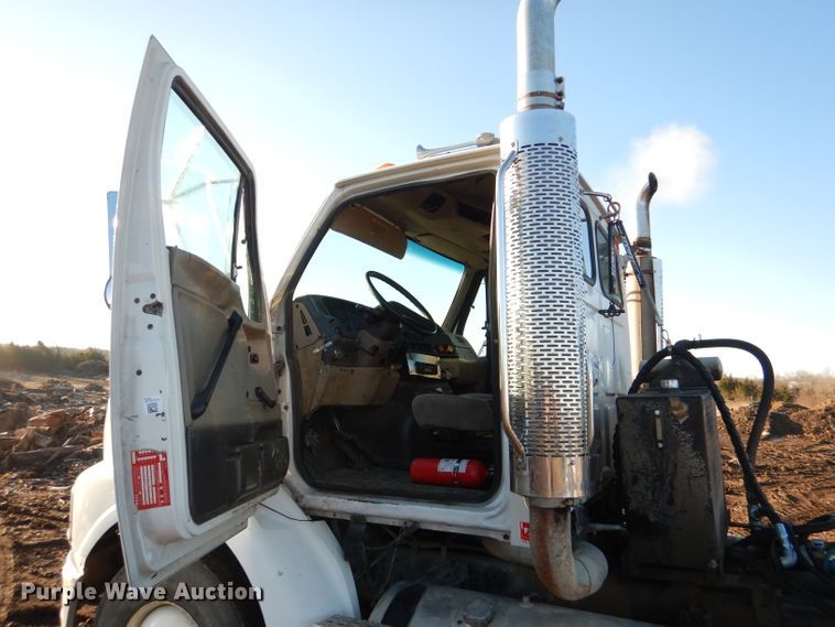 image for item DL2647 2005 Sterling AT9500  truck tractor