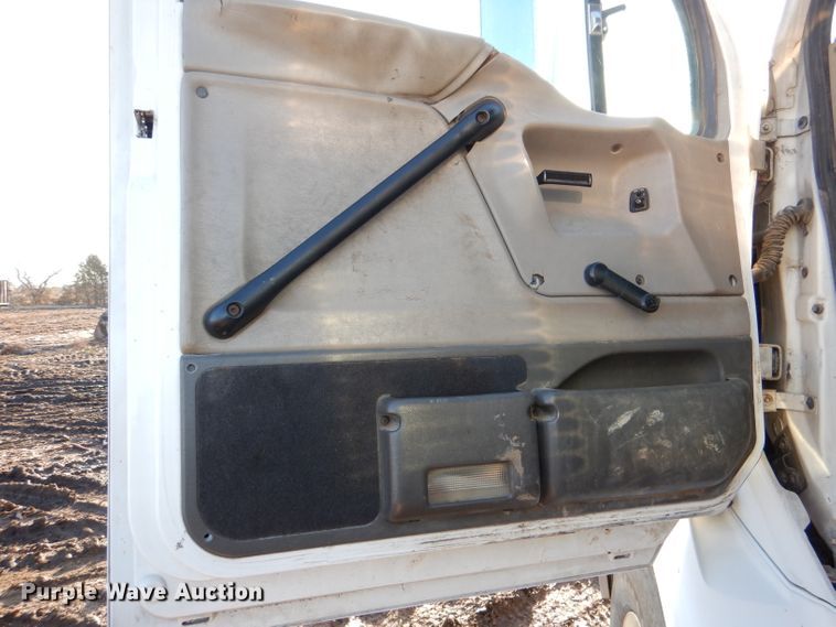 image for item DL2647 2005 Sterling AT9500  truck tractor