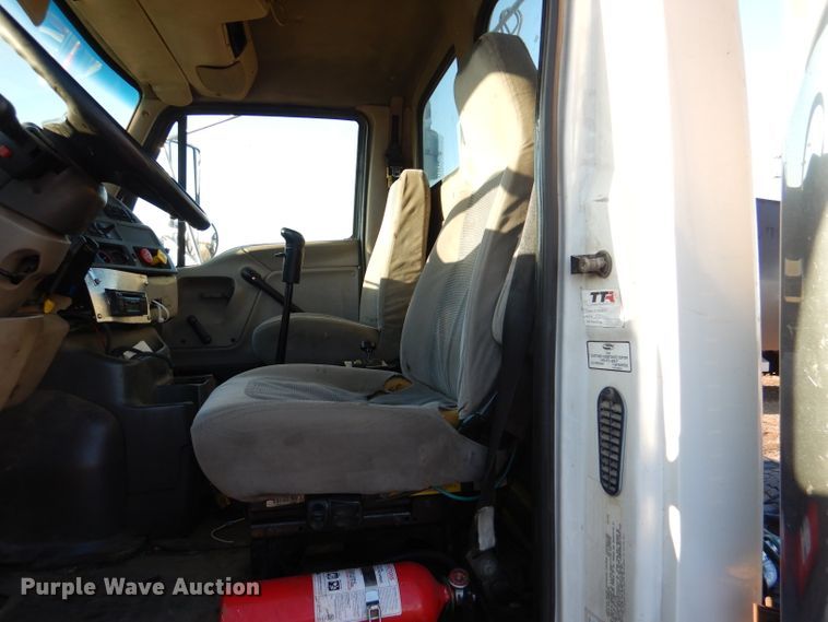 image for item DL2647 2005 Sterling AT9500  truck tractor