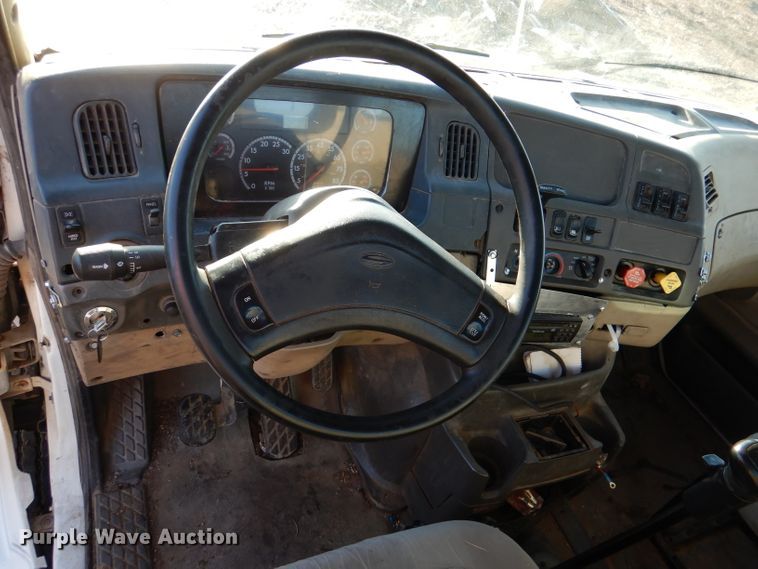 image for item DL2647 2005 Sterling AT9500  truck tractor