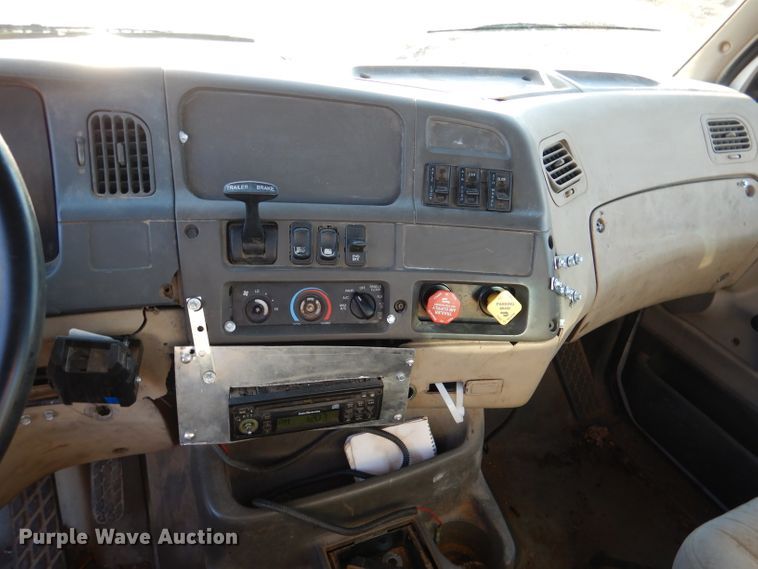 image for item DL2647 2005 Sterling AT9500  truck tractor