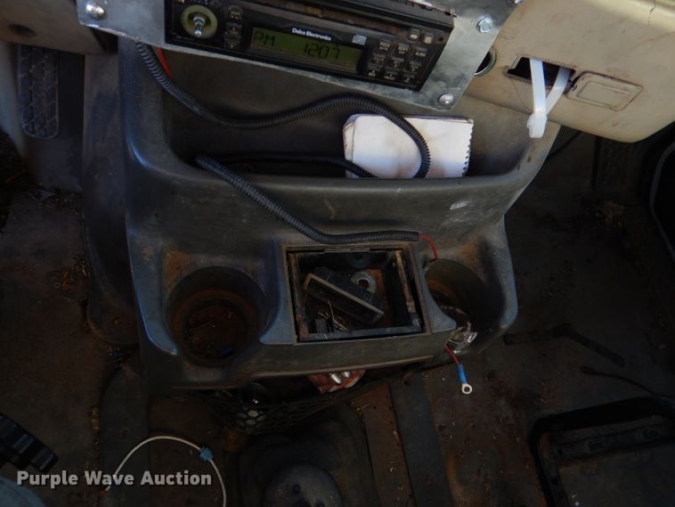 image for item DL2647 2005 Sterling AT9500  truck tractor