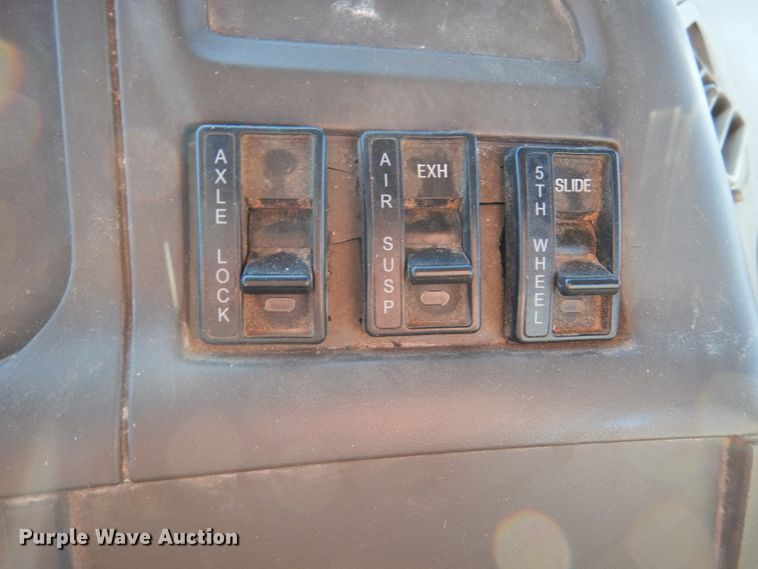 image for item DL2647 2005 Sterling AT9500  truck tractor