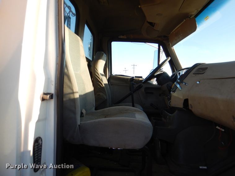 image for item DL2647 2005 Sterling AT9500  truck tractor