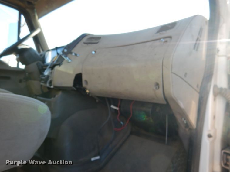 image for item DL2647 2005 Sterling AT9500  truck tractor