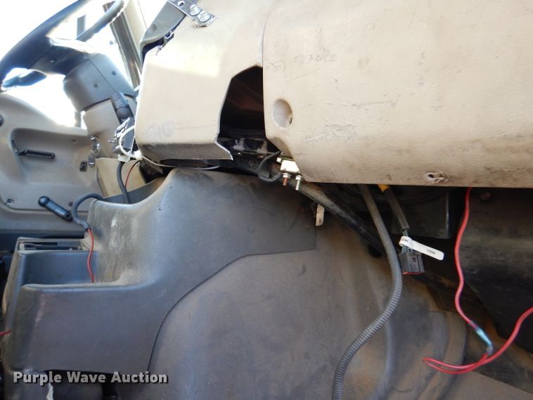 image for item DL2647 2005 Sterling AT9500  truck tractor