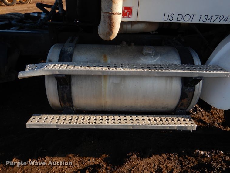 image for item DL2647 2005 Sterling AT9500  truck tractor