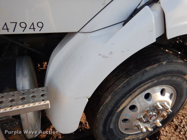 image for item DL2647 2005 Sterling AT9500  truck tractor