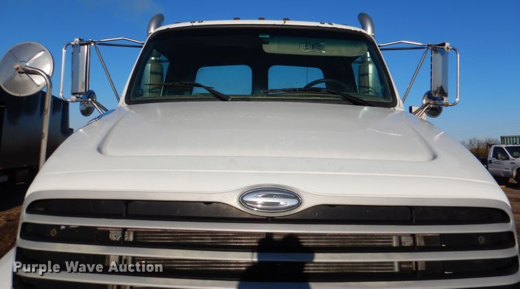 image for item DL2647 2005 Sterling AT9500  truck tractor