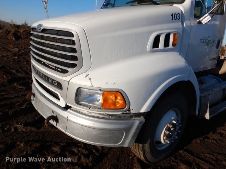image for item DL2647 2005 Sterling AT9500  truck tractor