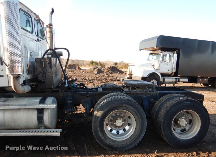 image for item DL2647 2005 Sterling AT9500  truck tractor