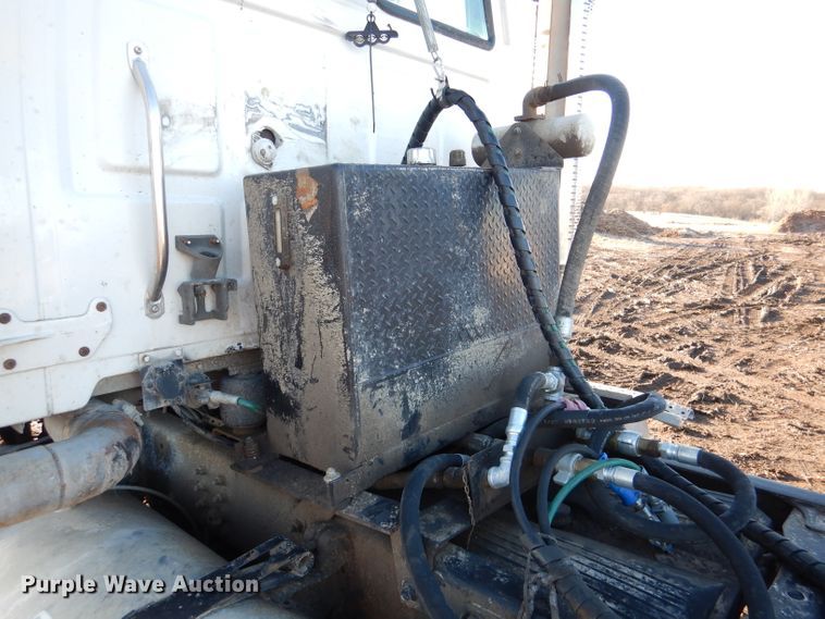 image for item DL2647 2005 Sterling AT9500  truck tractor