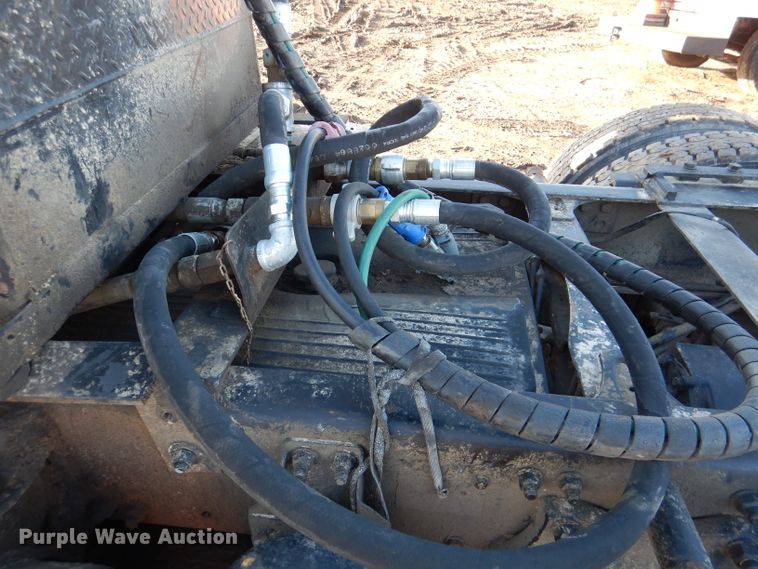 image for item DL2647 2005 Sterling AT9500  truck tractor