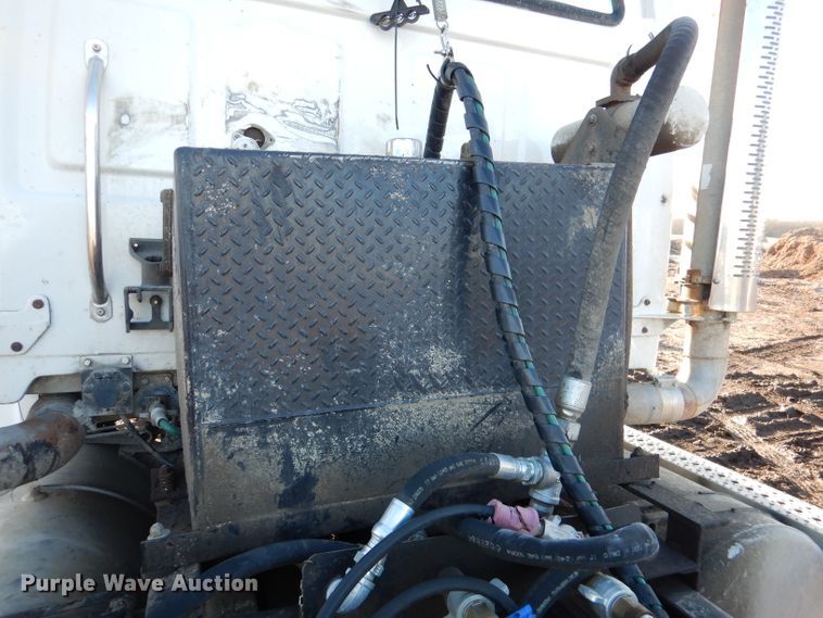 image for item DL2647 2005 Sterling AT9500  truck tractor