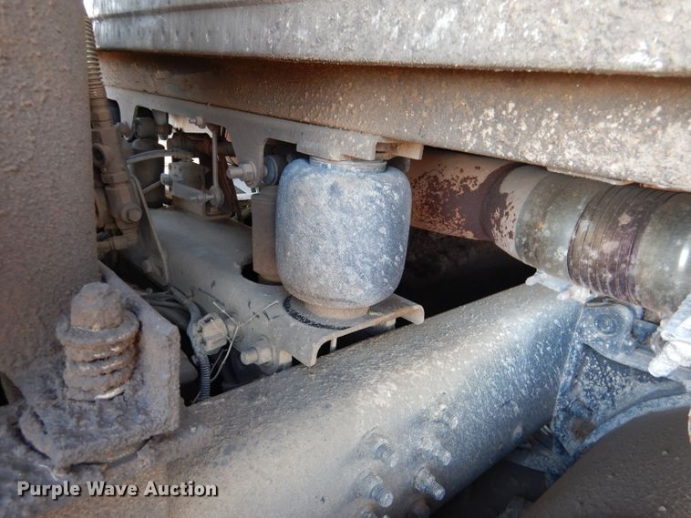 image for item DL2647 2005 Sterling AT9500  truck tractor