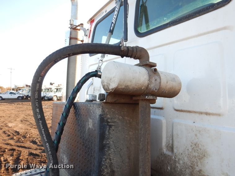 image for item DL2647 2005 Sterling AT9500  truck tractor