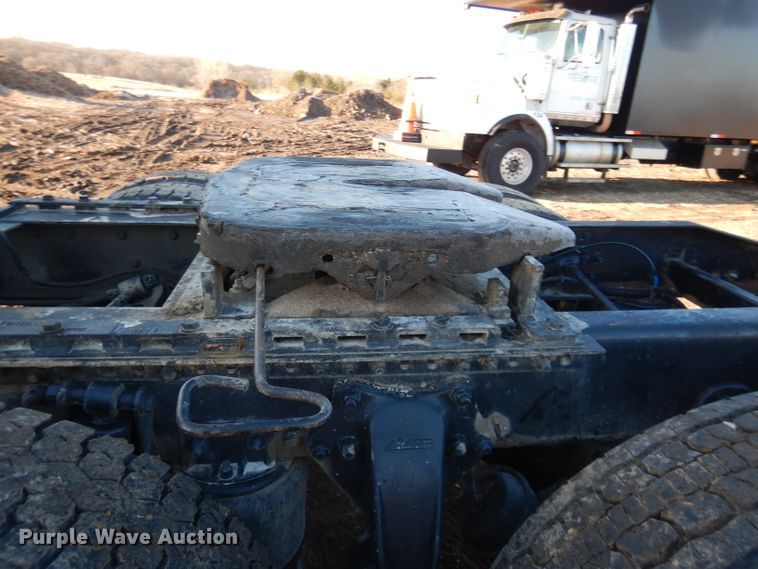 image for item DL2647 2005 Sterling AT9500  truck tractor