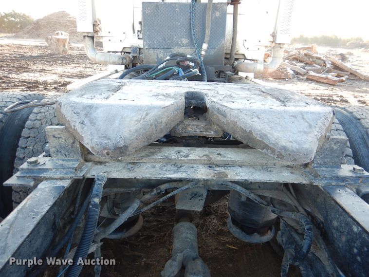 image for item DL2647 2005 Sterling AT9500  truck tractor