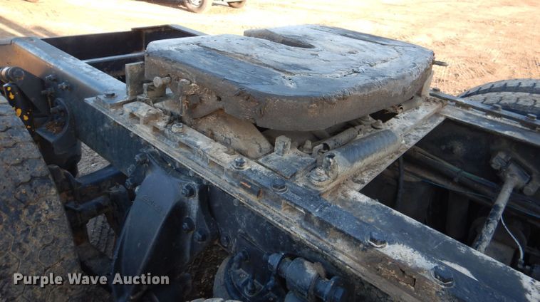 image for item DL2647 2005 Sterling AT9500  truck tractor