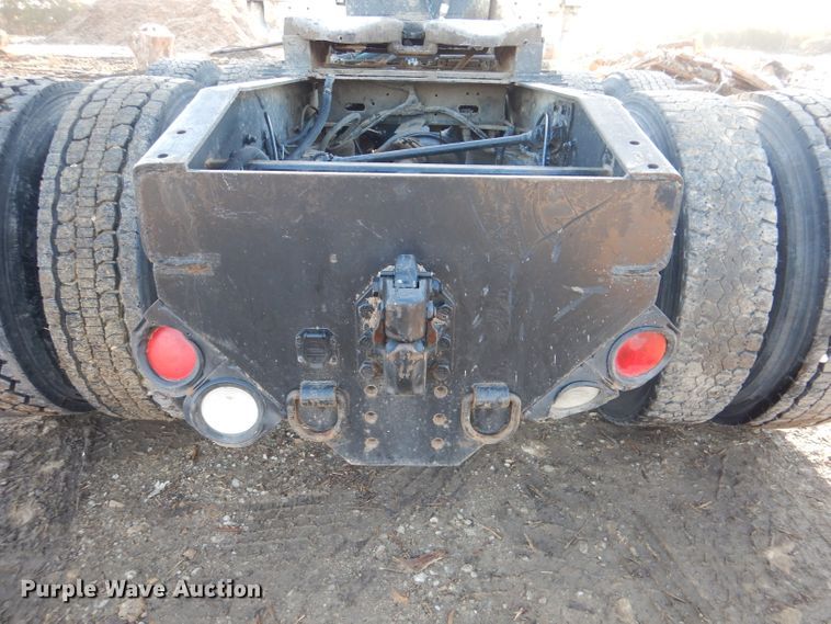 image for item DL2647 2005 Sterling AT9500  truck tractor