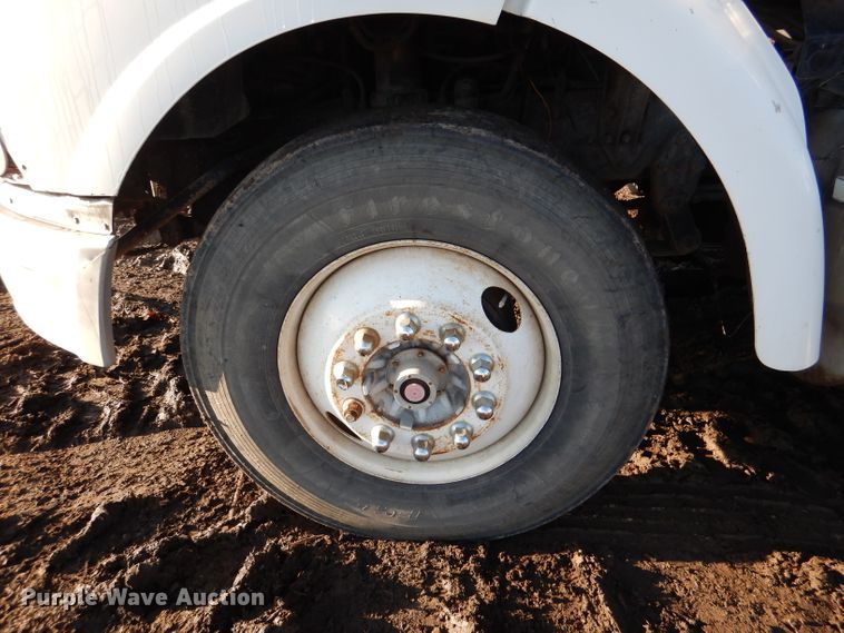 image for item DL2647 2005 Sterling AT9500  truck tractor