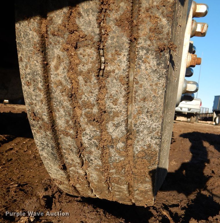 image for item DL2647 2005 Sterling AT9500  truck tractor