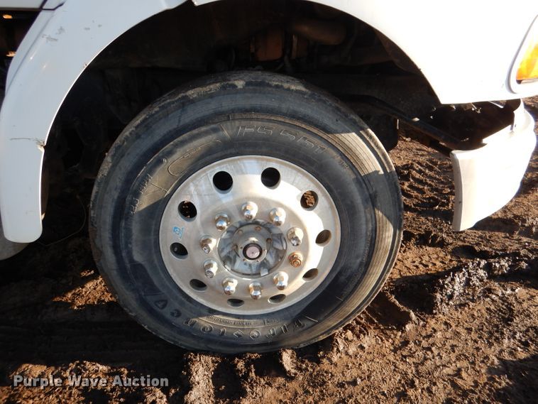 image for item DL2647 2005 Sterling AT9500  truck tractor