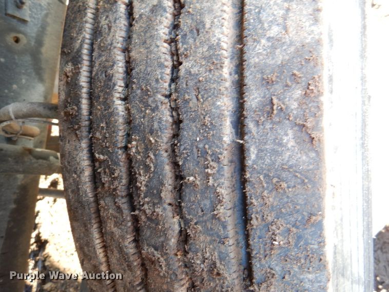 image for item DL2647 2005 Sterling AT9500  truck tractor