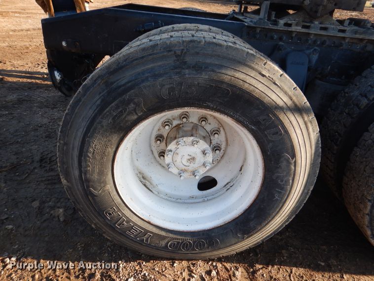 image for item DL2647 2005 Sterling AT9500  truck tractor