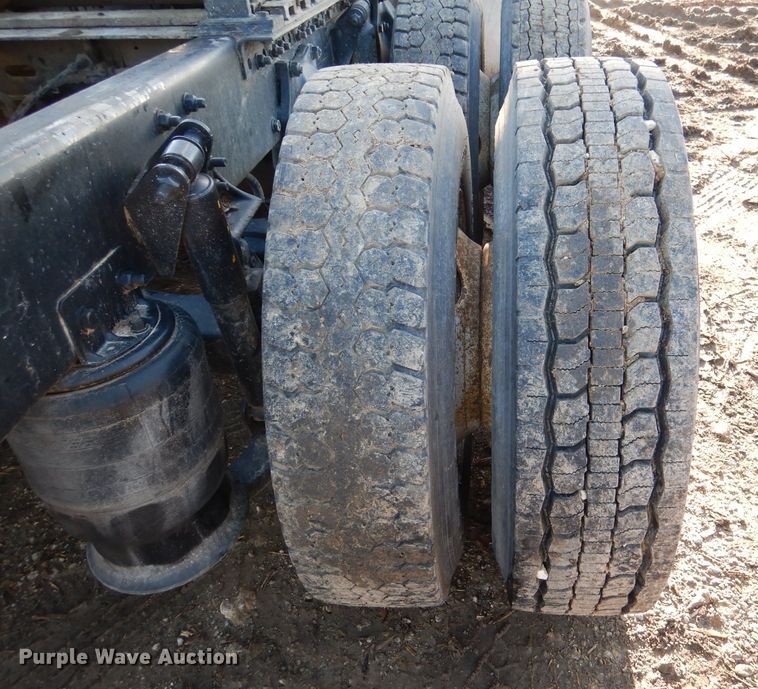 image for item DL2647 2005 Sterling AT9500  truck tractor